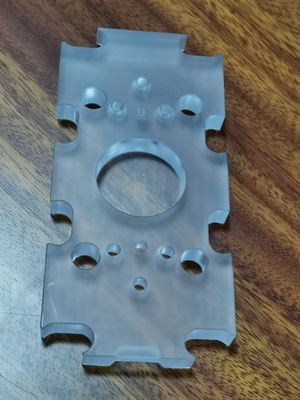 El CNC claro transparente que trabajaba a máquina alto plástico de las piezas pulió PMMA de acrílico